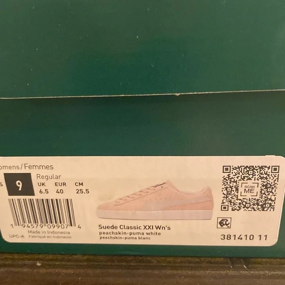 Puma  Suede Classic XXI sneakerin a light pink/peach color. - Picture 12 of 13